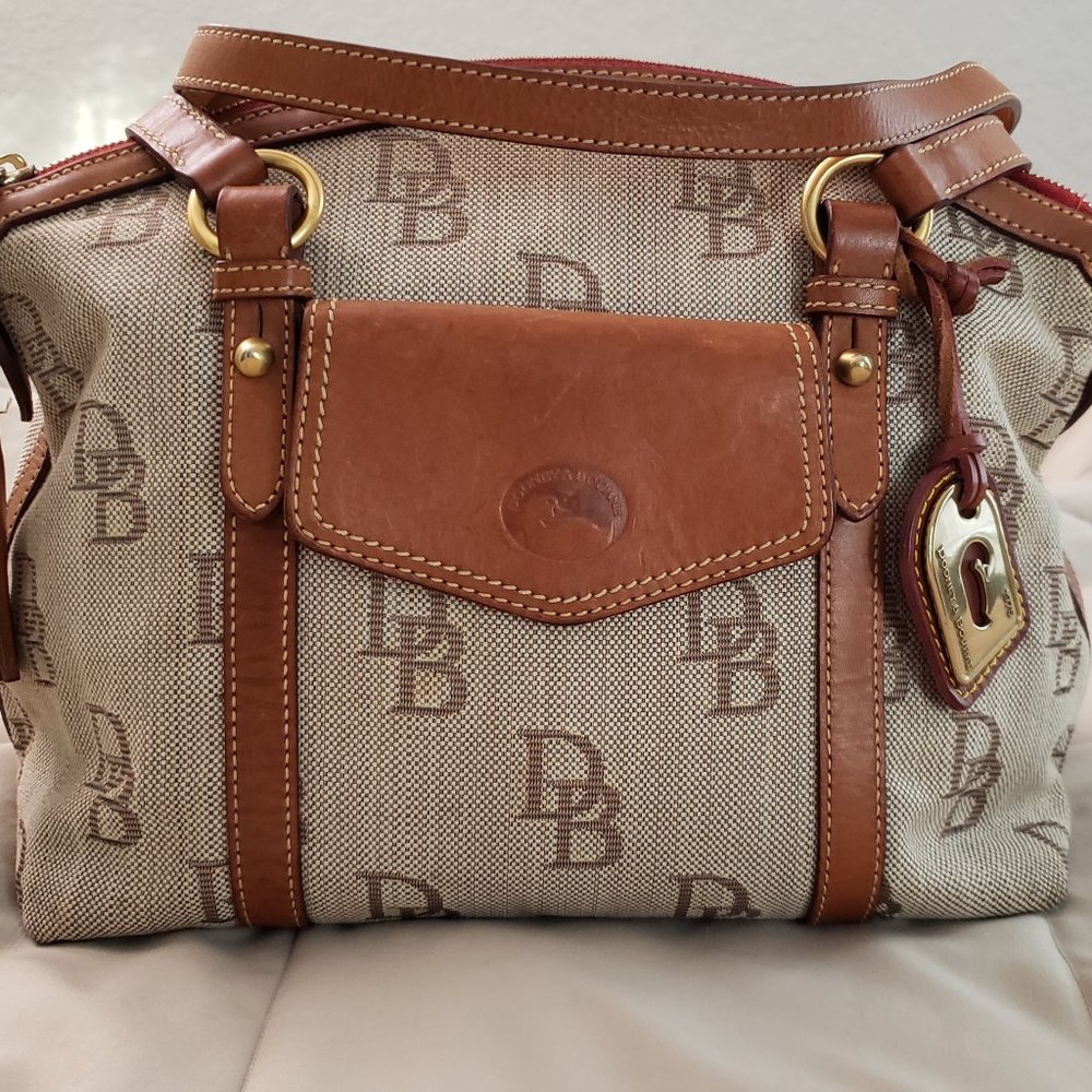Dooney & Bourke purse. Great condition!